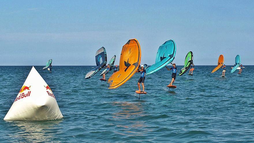El Perelló acoge una prueba del circuito nacional  de surf ‘Wing Foil’