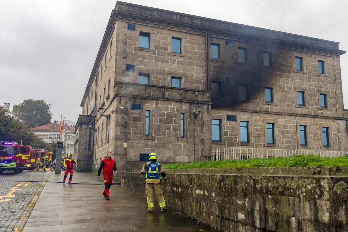 Evacuada la Comisaría de Santiago por un incendio