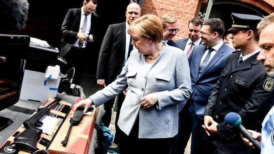 Un caso de soborno de la industria armamentística salpica al partido de Merkel