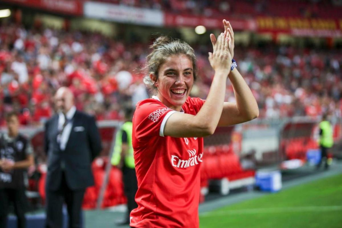 Paula Domínguez "Pauleta", jugadora del Benfica: "Vestir la camiseta de España sería un sueño"