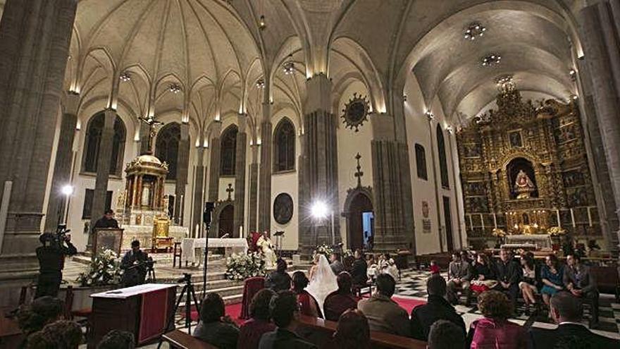 Boda en una iglesia de Canarias.