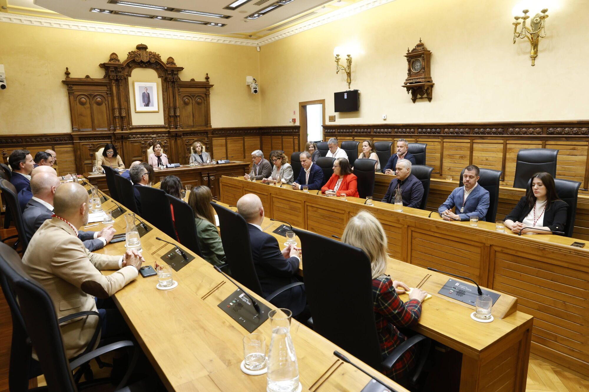 EN IMÁGENES: Gijón honra a sus vecinos ejemplares, ahora sí, tras la interrupción provocada por el apagón