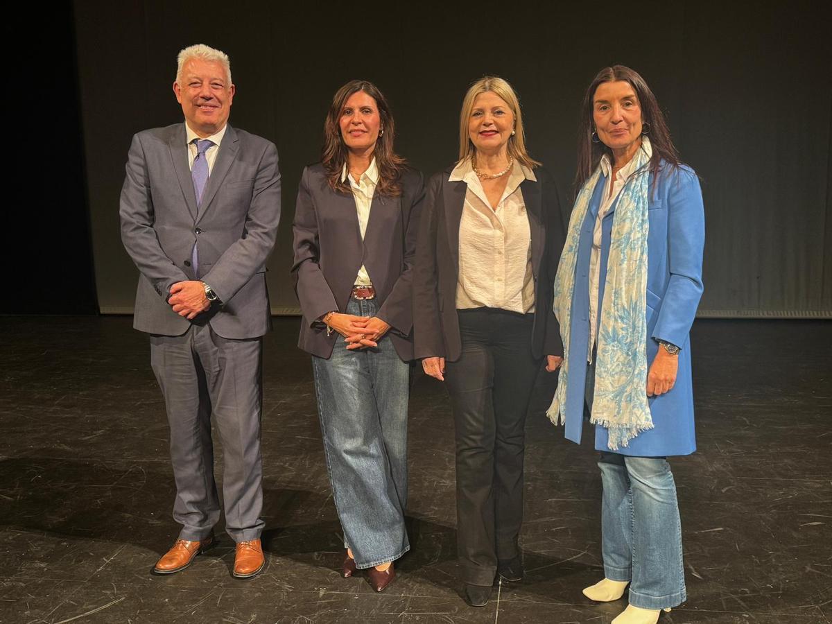 La consellera de Educación, junto a los representantes educativos de la Generalitat