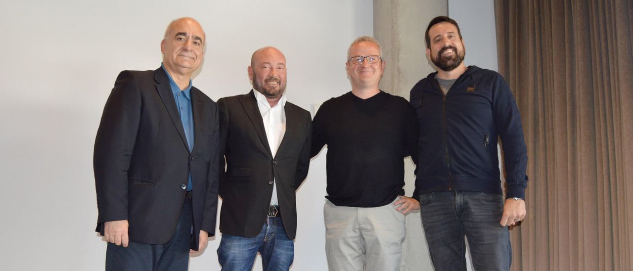 Jordi Serracanta (dreta) en la presentació de la Manresa International Academy, el 2019, amb Valentí Martínez, Josep Sáez i l&#039;actual consellar del Bàsquet Manresa Marc Bernadich