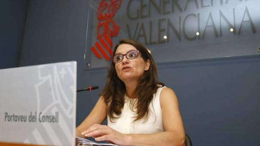 La vicepresidenta Mónica Oltra durante su comparecencia de ayer en la sede del Gobierno Valenciano en la ciudad de Alicante.