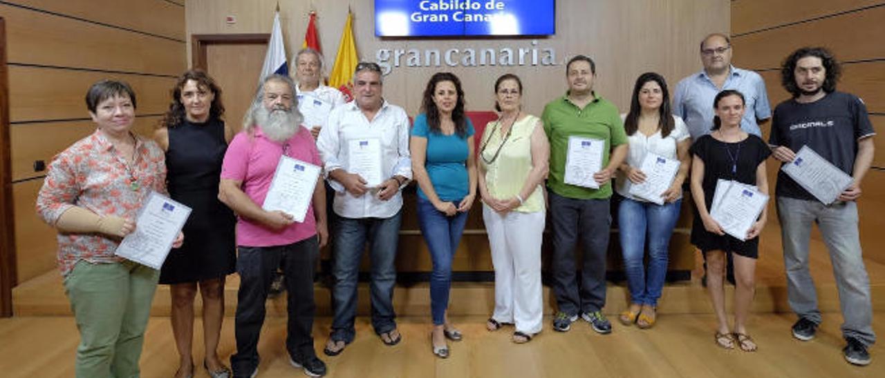 La consejera insular de Artesanía, Minerva Alonso, ayer, tras la entrega de diplomas a los artesanos.