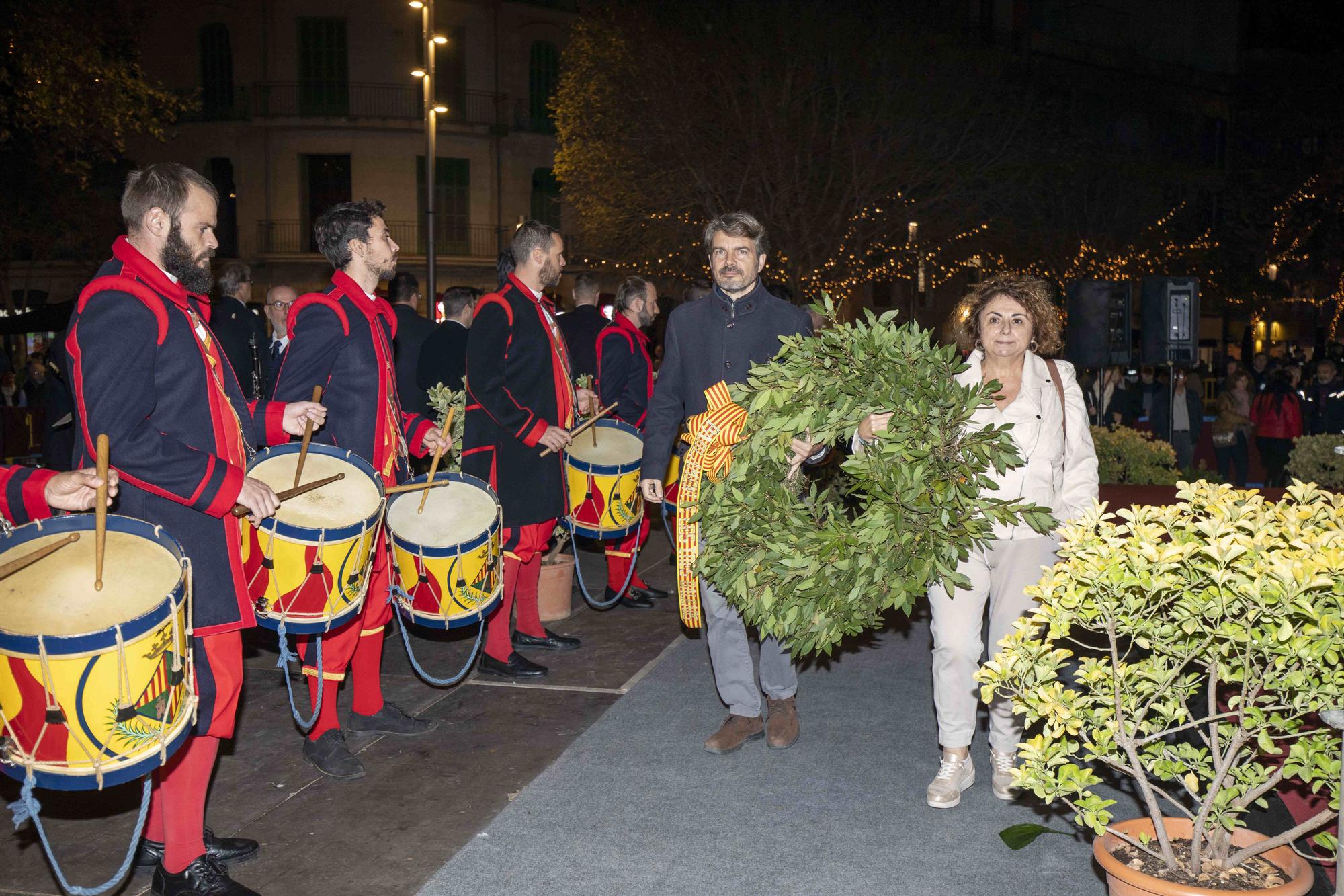 Diada de Mallorca: ofrenda floral a la estatua de Jaume I en Palma