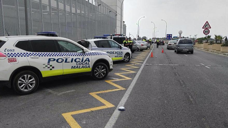 Imagen de un control de seguridad en los exteriores del aeropuerto.