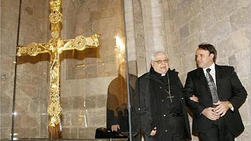 Imatge d&#039;arxiu del bisbe Francesc Pardo, durant l&#039;acte d&#039;inauguració de la restauració de la creu de Vilabertran.