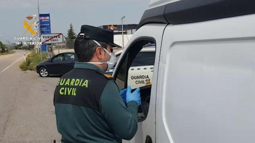 Guardia Civil informa en las salidas de la Comarca Central de la conveniencia de no desplazarse