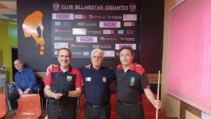 Encuentro entre Luis González Taboada y José Manuel Castro, del Chapela, en el III Trofeo Reconquista de Vigo disputado en la sede de Billaristas Errantes.   | // CEDIDA