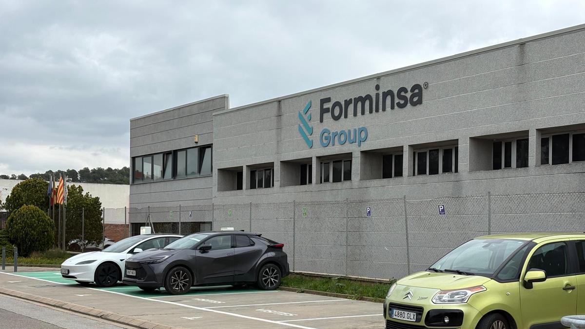 Façana de Forminsa a Sant Fruitós de Bages