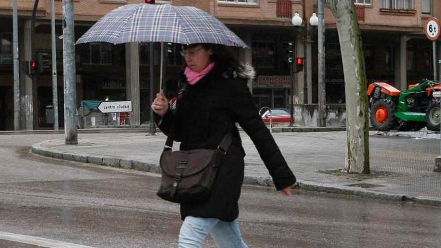 Asfalto levantado en el entorno de Tres Cruces.