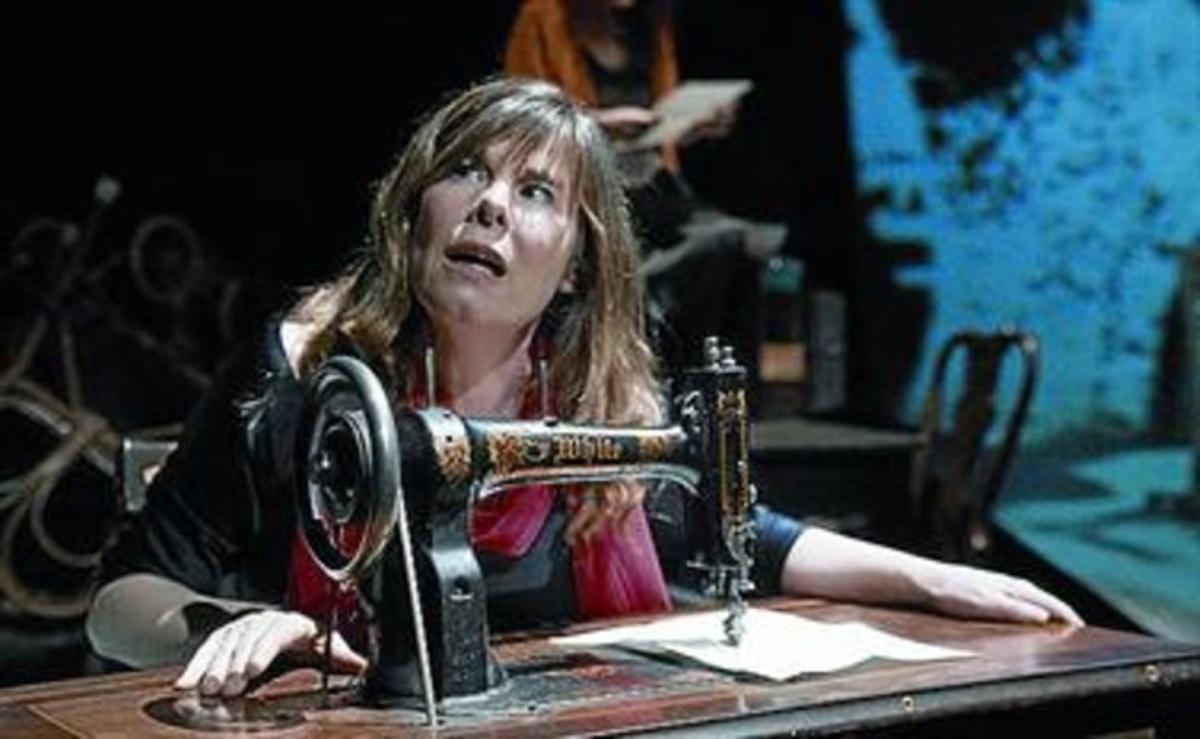 L’actriu Fina Rius, en un moment del muntatge.