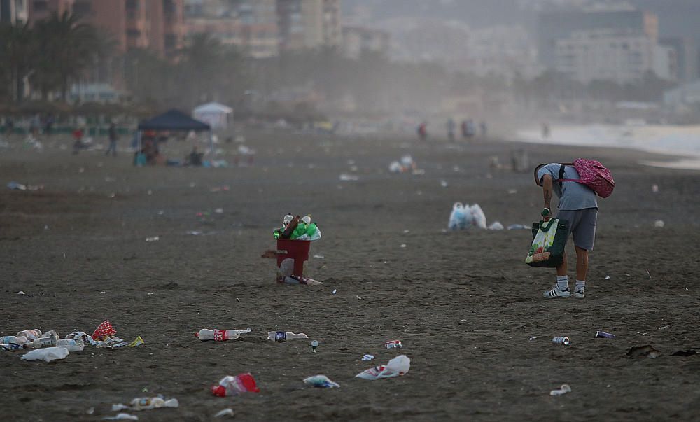 Así amanecen las playas malagueñas después de la noche de San Juan