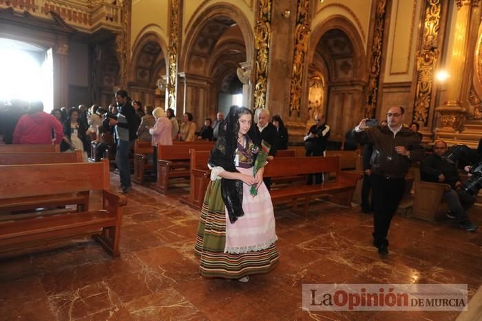 Ofrenda floral a la Virgen de las candidatas a Reina de la Huerta