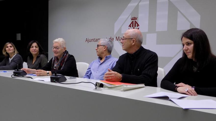 D&#039;esquerra a dreta, Rovira, Trujillo, Rosich, Pérez, Marcos i Royuela a la presentació de la xerrada que es farà aquest dimecres
