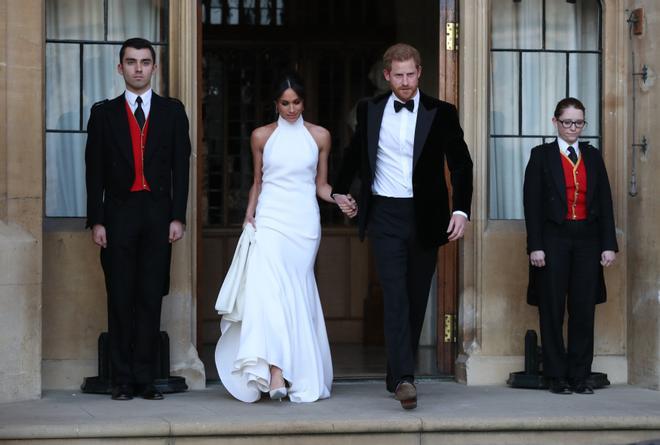 Meghan Markle y el Príncipe Harry a su salida del Castillo de Windsor