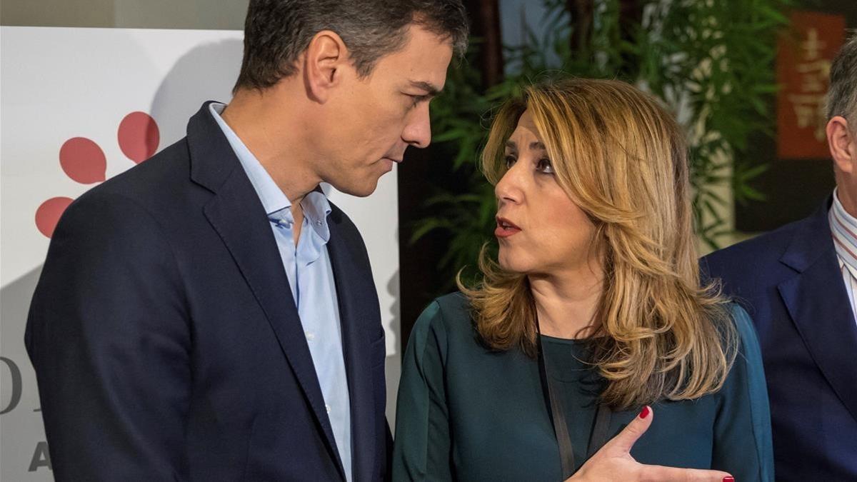 Pedro Sánchez junto a Susana Díaz en el encuentro del Foro Joly que tiene lugar en Sevilla.