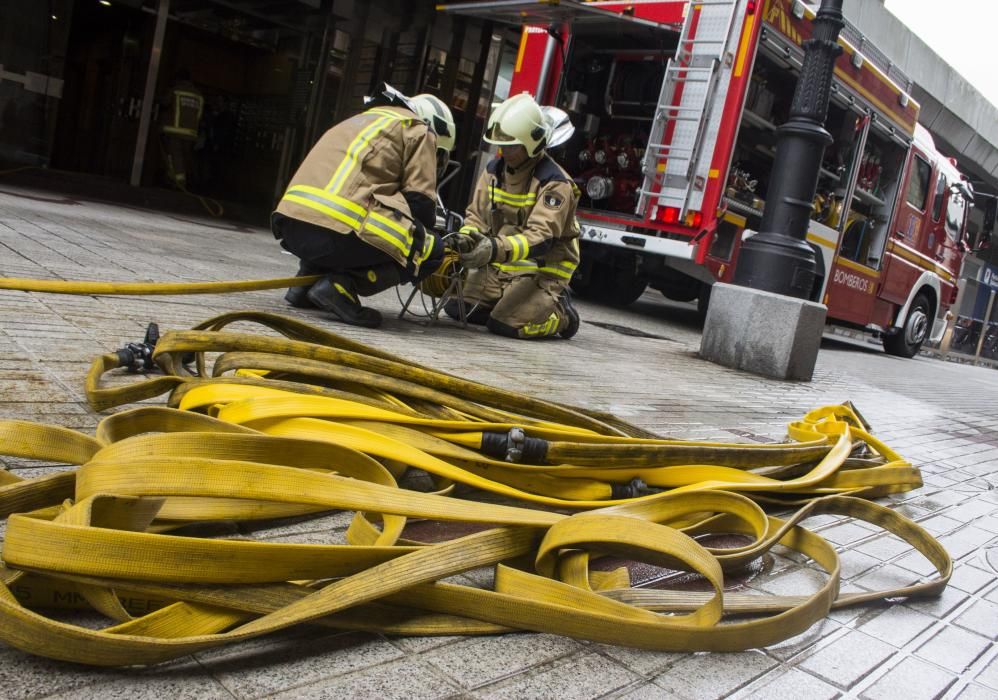 Una mujer fallece al incendiarse su piso en el edificio de Salesas, en Oviedo