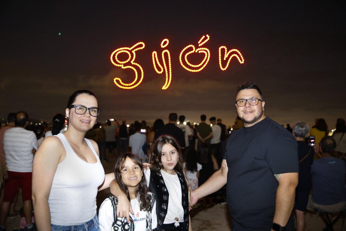 Así fue el espectáculo de drones de Gijón. Así fue el espectáculo de drones de Gijón.