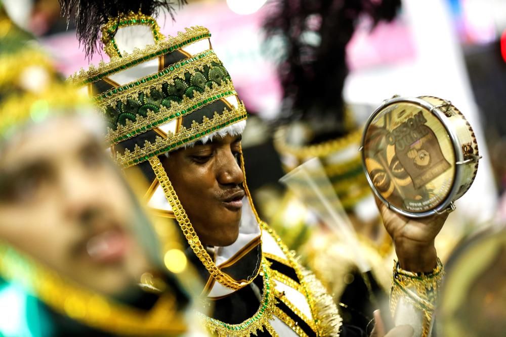 Arranca el Carnaval en Brasil al ritmo de la samba