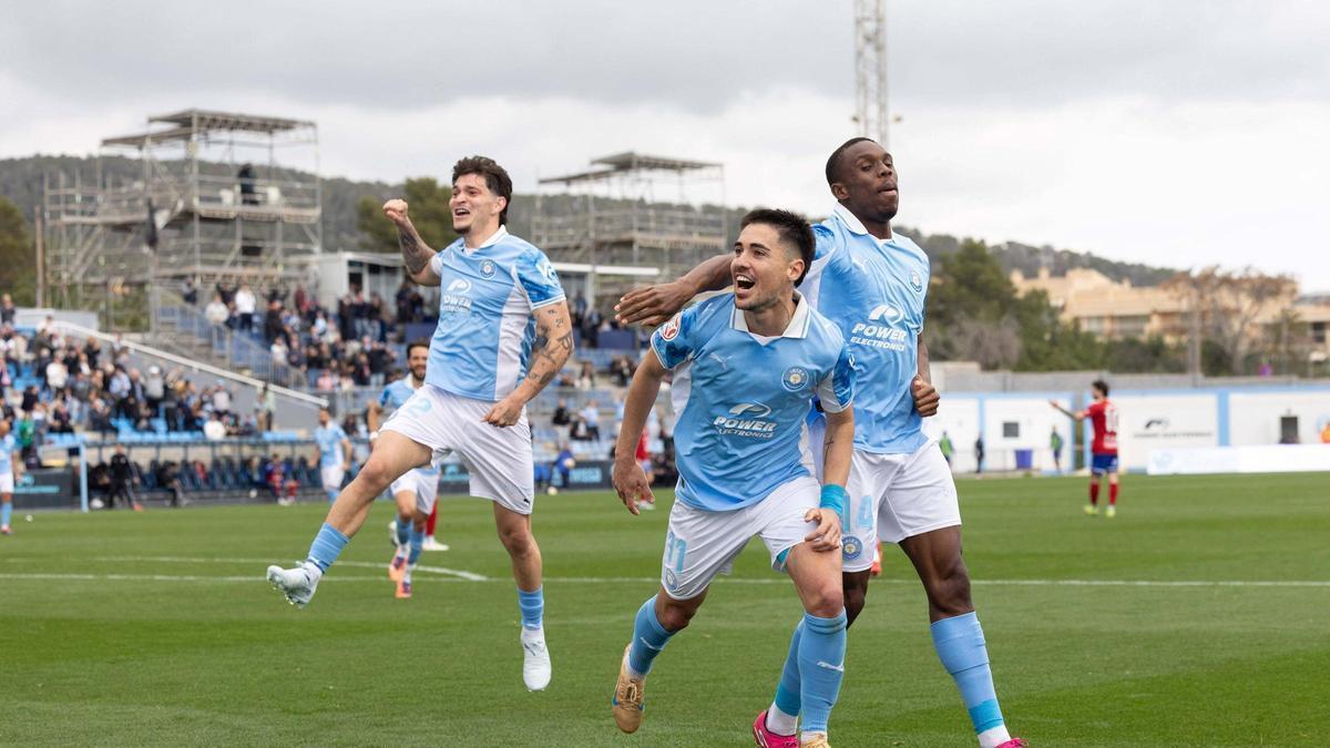 Fran Castillo celebra su gol ante la SD Tarazona.