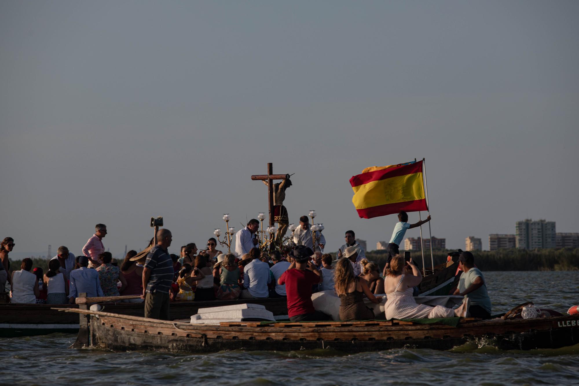 Así ha sido la romería en barca del Cristo de la Salud de El Palmar