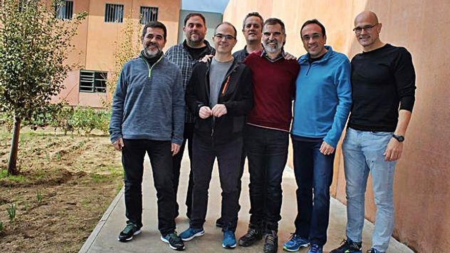 Foto de grup dels polítics presos reclosos al centre penitenciari de Lledoners.