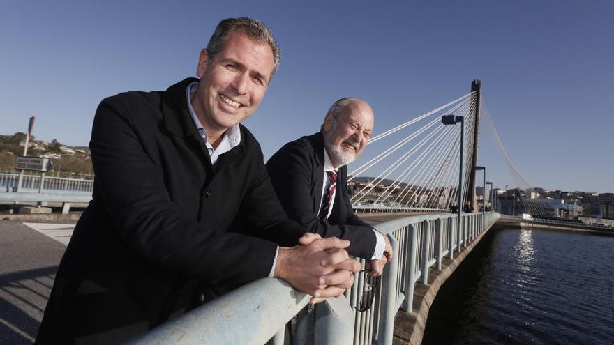 Domínguez y Cobián, en el puente dos Tirantes