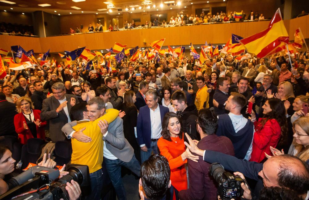 Inés Arrimadas: "Pedro Sánchez es un peligro público"