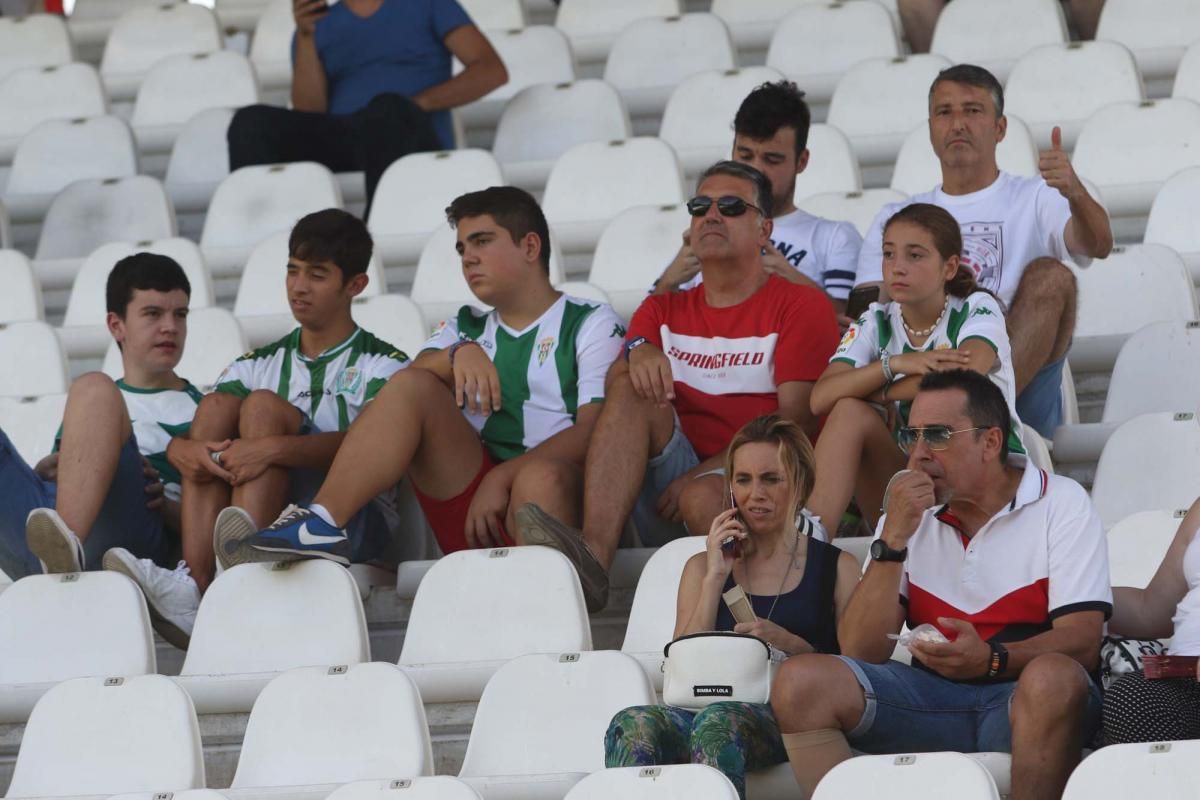 Los aficionados del Córdoba CF en el Arcángel