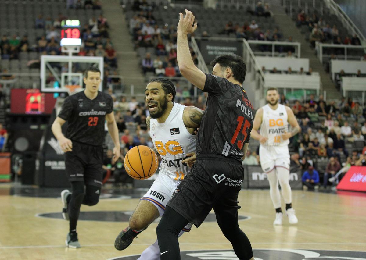 Fotos del partit entre el Bàsquet Girona i el Granada