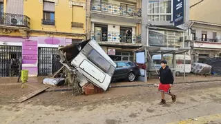 Rescatan con vida a una mujer tras tres días atrapada en su coche en Benetússer