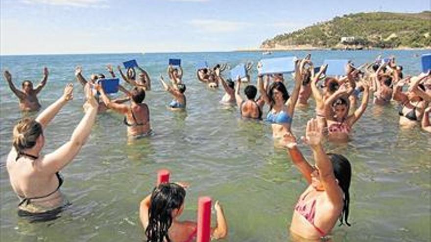 Orpesa suma 200 personas al día en sus actividades a pie de playa