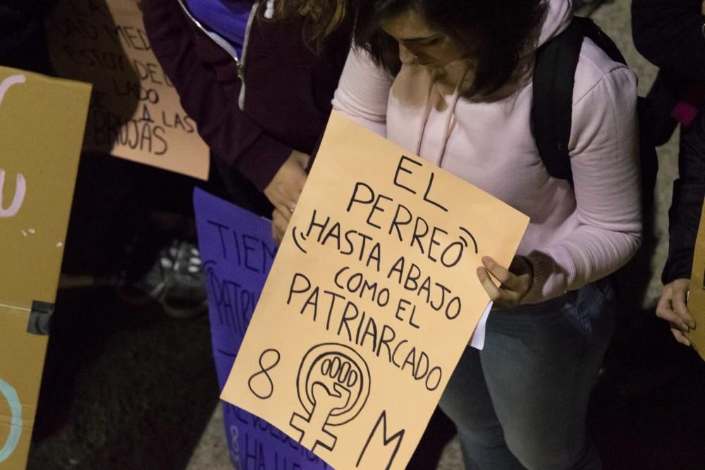 Centenars de persones surten al carrer el 8M