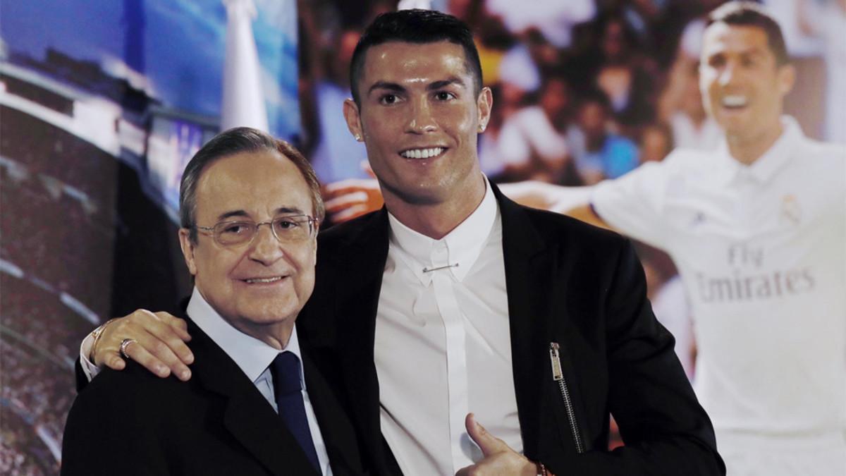Florentino Pérez y Cristiano Ronaldo en un acto promocional del Real Madrid