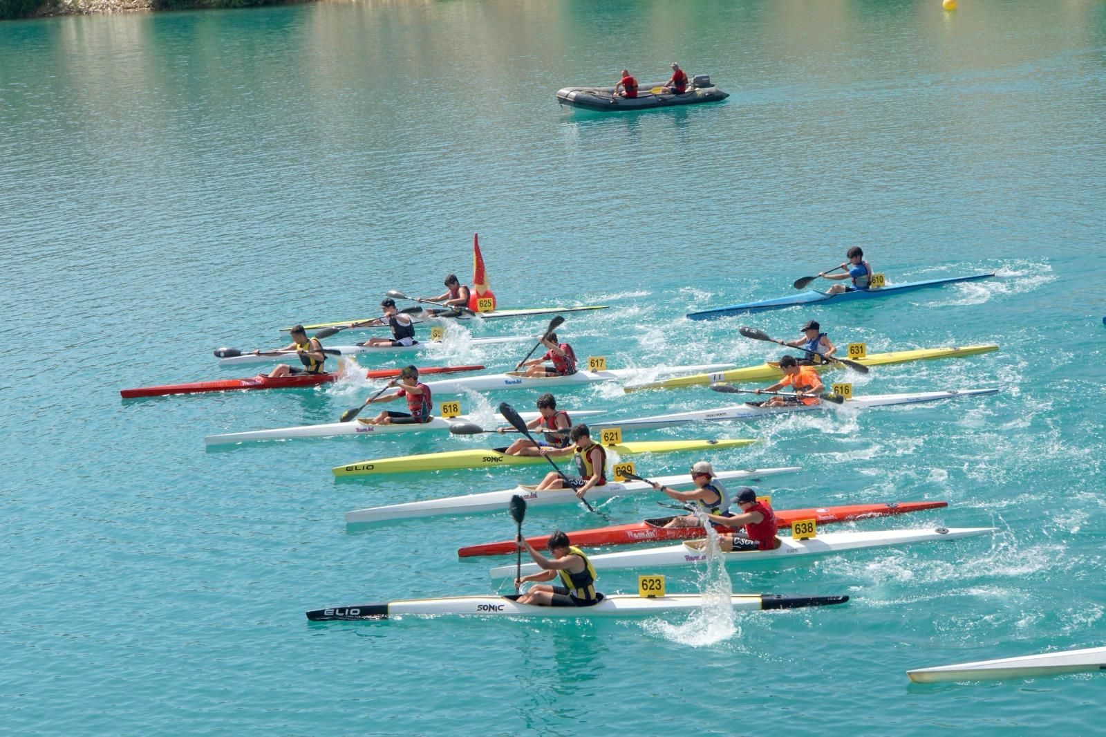GALERÍA | Campeonato de piragüismo en la nueva "playa" de Aliste: la cantera de San Vicente