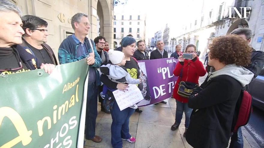 Protestas contra Echávarri en Alicante por la prórroga del contrato de la Plaza de Toros