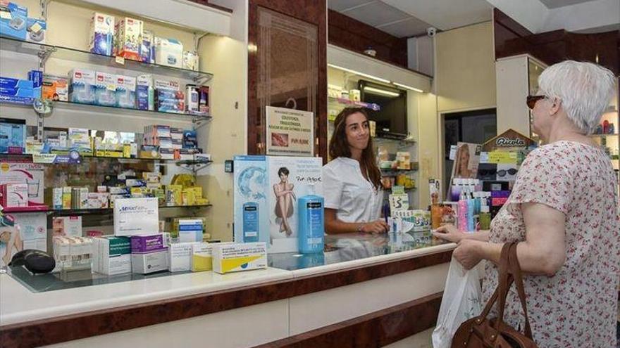 Sanidad y autonomías afrontan el viernes el desabastecimiento de 274 fármacos