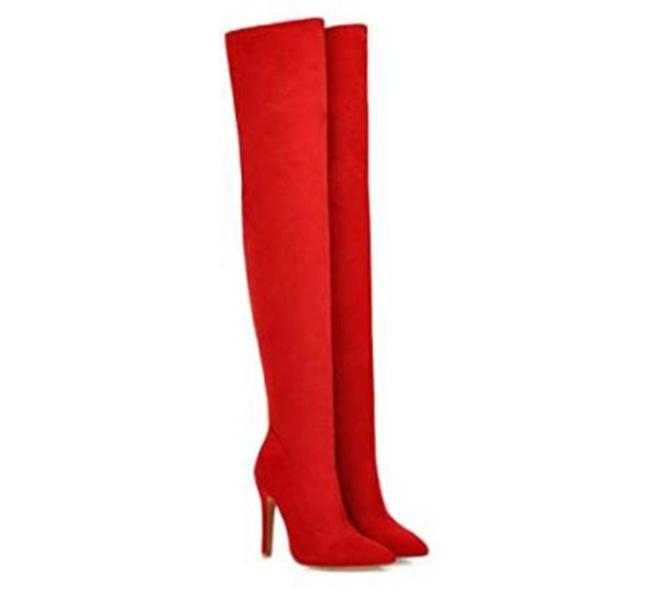 Botas altas mosqueteras rojas de Amazon