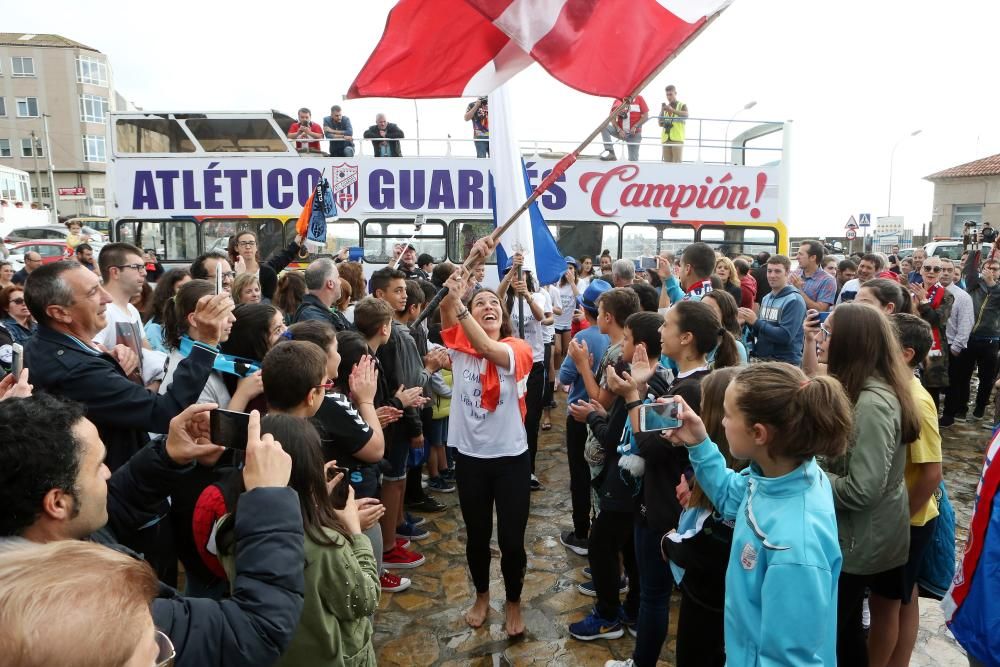 Las calles de la villa del Baixo Miño se llenan de felicidad para festejar la Liga del Mecalia Guardés