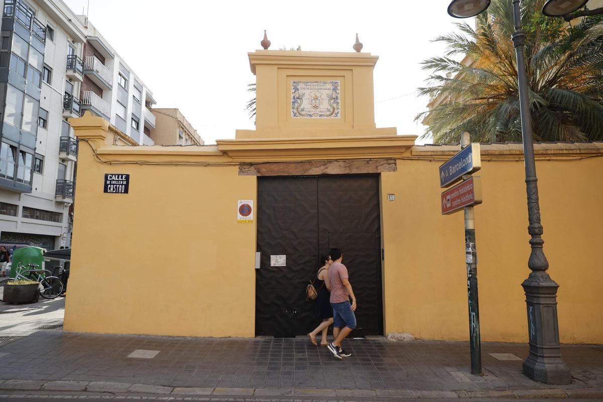 Fachada del Centro de Orientación Familiar Mater Misericordiae en València,  donde presuntamente se practicaron terapias de conversión.