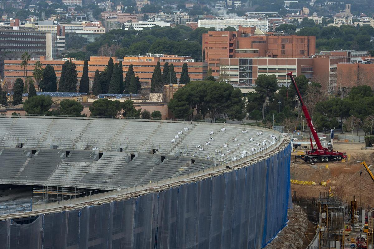 Aspecto de la gradería del Camp Nou durante las obras de reconstrucción, en Barcelona.