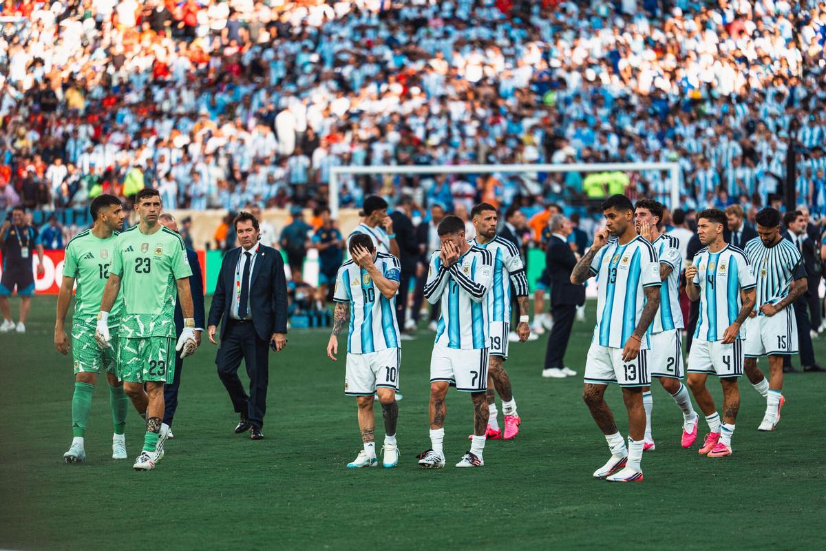 Leo Messi y los futbolistas de la selección argentina, después de la final del Mundial