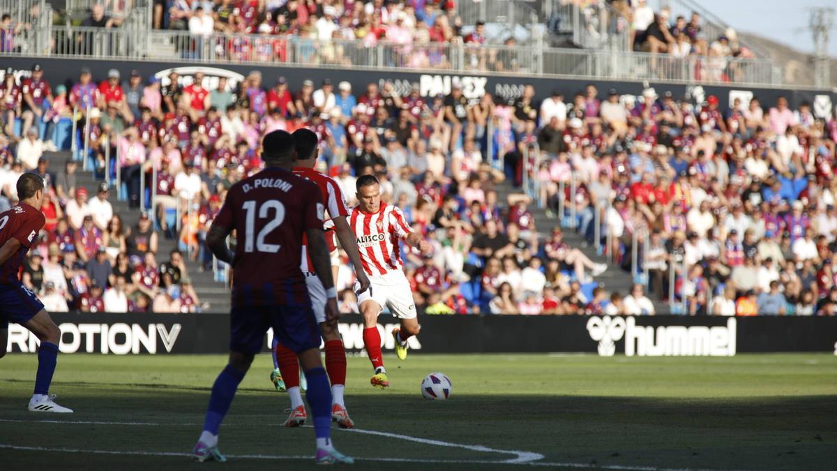 Fútbol, Elda - Sporting de Gijón. Gol de Roque Mesa