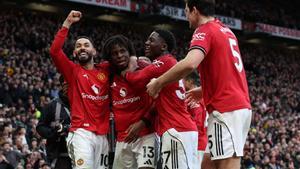 TOPSHOT - Manchester Uniteds Danish defender #13 Patrick Dorgu (2L) celebrates with teammates after scoring their second goal during the English Premier League football match between Manchester United and Manchester City at Old Trafford in Manchester, north west England, on January 17, 2026. (Photo by Darren Staples / AFP) / RESTRICTED TO EDITORIAL USE. No use with unauthorized audio, video, data, fixture lists, club/league logos or live services. Online in-match use limited to 120 images. An additional 40 images may be used in extra time. No video emulation. Social media in-match use limited to 120 images. An additional 40 images may be used in extra time. No use in betting publications, games or single club/league/player publications. /. SEE CAPTION FOR MORE INFORMATION / RESTRICTED TO EDITORIAL USE. No use with unauthorized audio, video, data, fixture lists, club/league logos or live services. Online in-match use limited to 120 images. An additional 40 images may be used in extra time