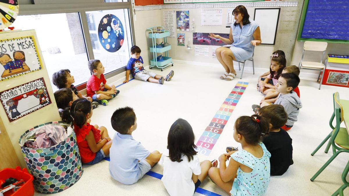 Primer día del curso en un colegio del barrio de Santa Isabel de Zaragoza.
