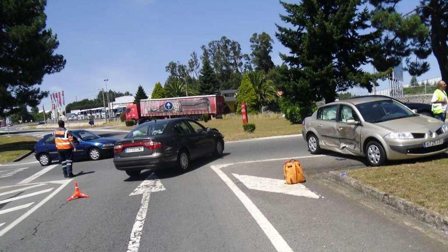 Accidente en el cruce entre la Nacional VI y la carretera de Ferrol a la altura de Guísamo