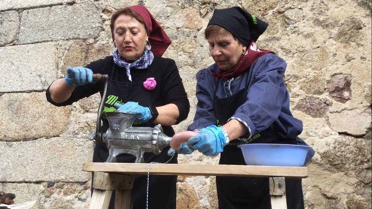 Personas participan en la Matanza Losareña.